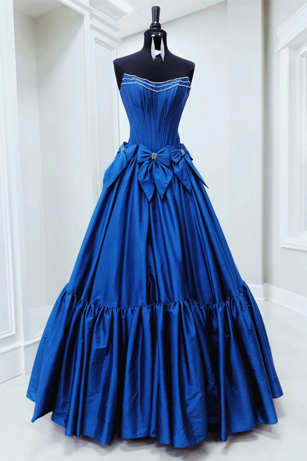 Act Now sleek midi dresssleek midi dressSatin A-Line Strapless Empire With Bows Prom Dress
