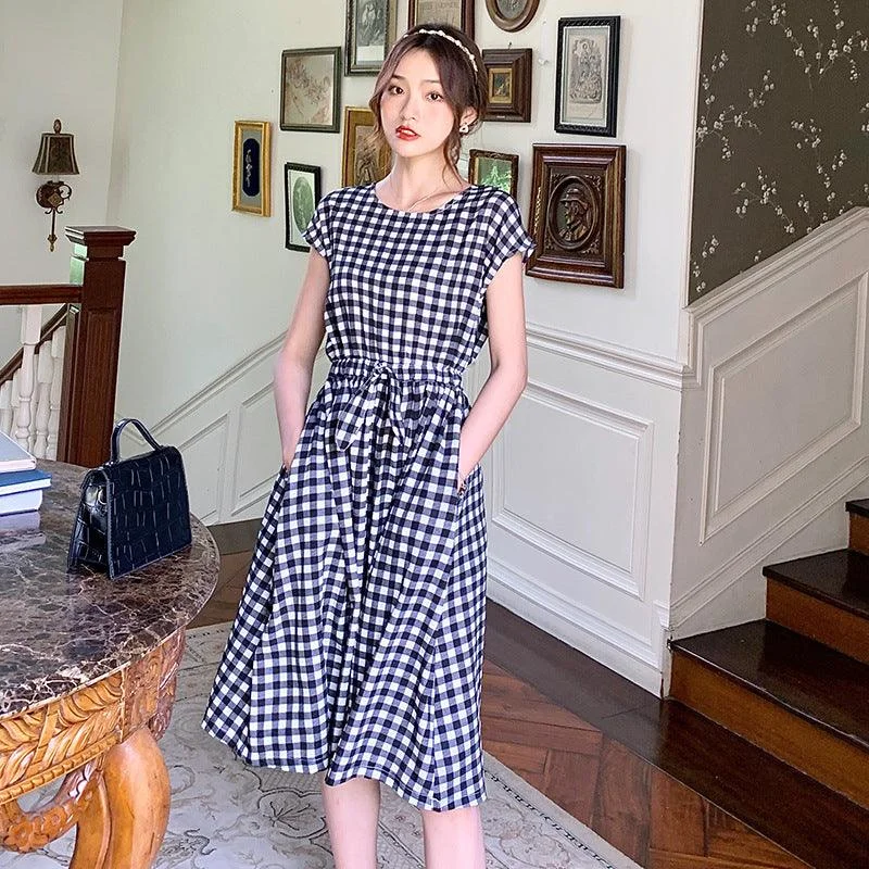 Limited Availability elegant shift dresselegant shift dressBlack and white checked dress Limited Availability elegant shift dresselegant shift dressBlack and white checked dress